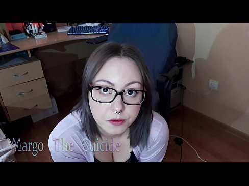 ❤️ Seksi djevojka s naočalama duboko siše dildo na kameri ❤️ Prelijepi porno kod nas